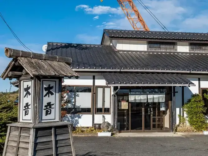 地元の材料を使った手打ち蕎麦とうどんが美味！